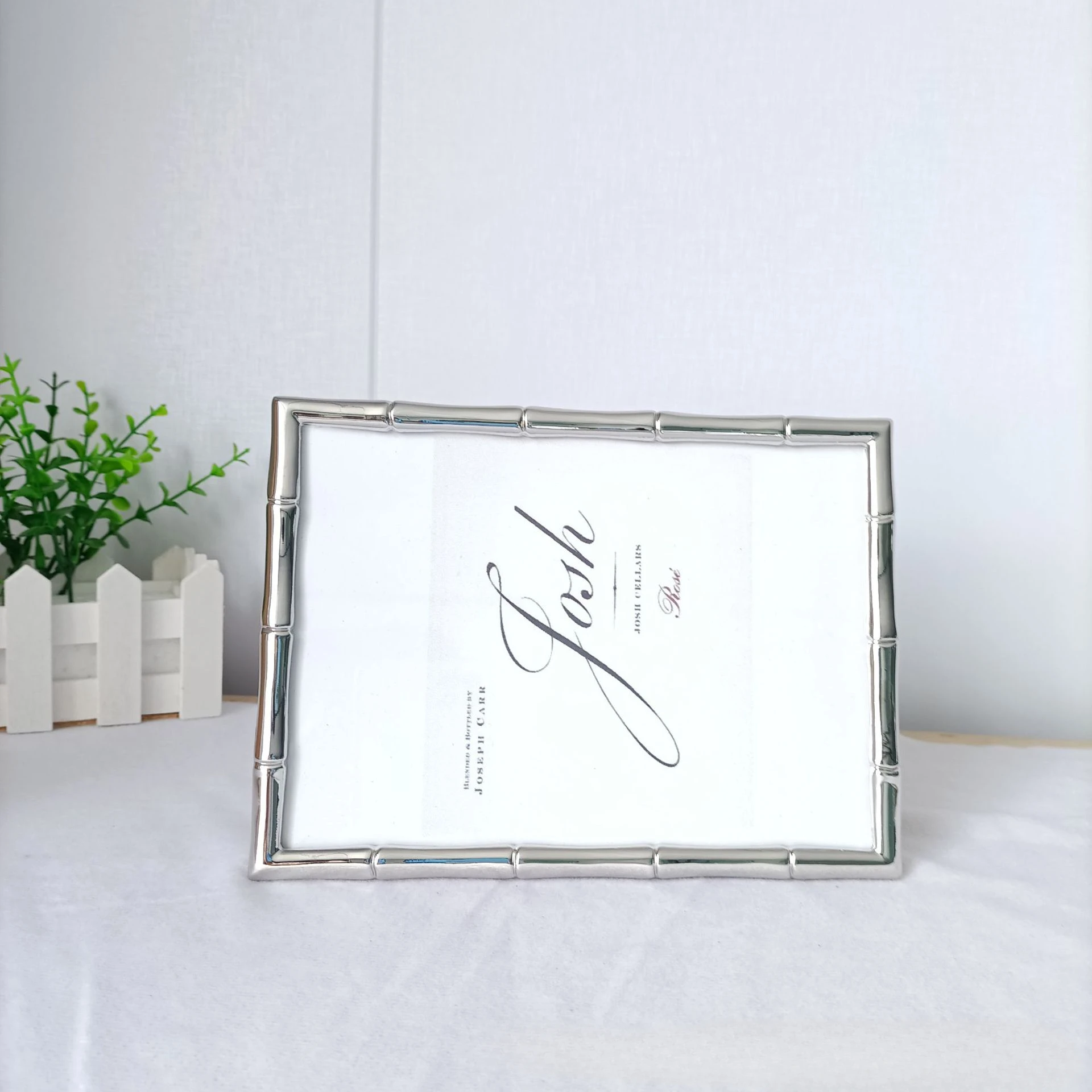 Silver Minimalist Metal Photo Frame Fashionable Home Decoration Photo Frame