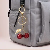 Porte-clés cerise élégant pour dames, fermoir mousqueton en alliage robuste et Durable, pendentif de sac polyvalent et élégant 3