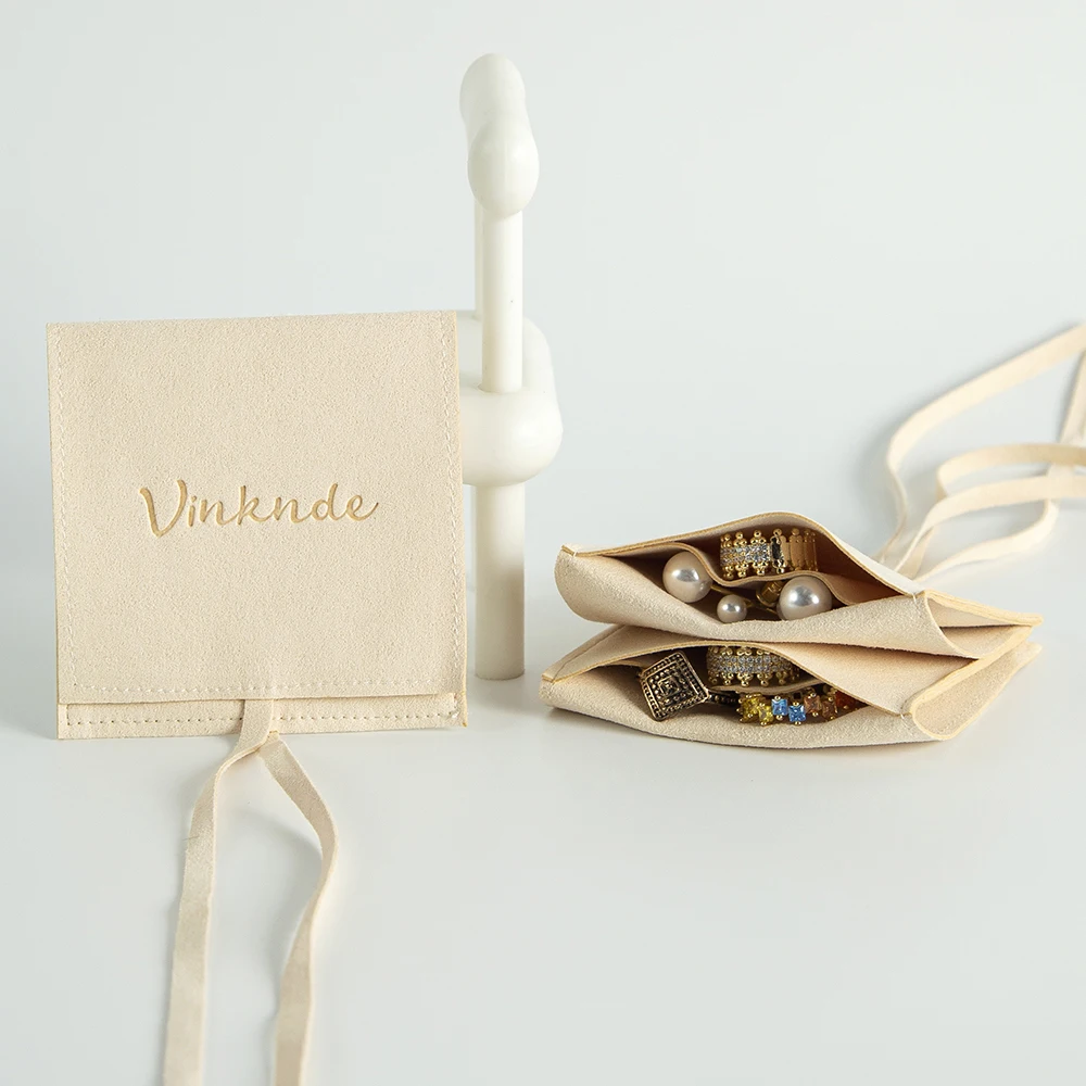 100 Stück personalisierte Geschenk-Schmuckbeutel aus Mikrofaser-Wildleder im Inneren mit Fach, individuelles Logo, Hochzeitsgeschenk, schöne Ring-Ohrring-Beutel – Detail 3