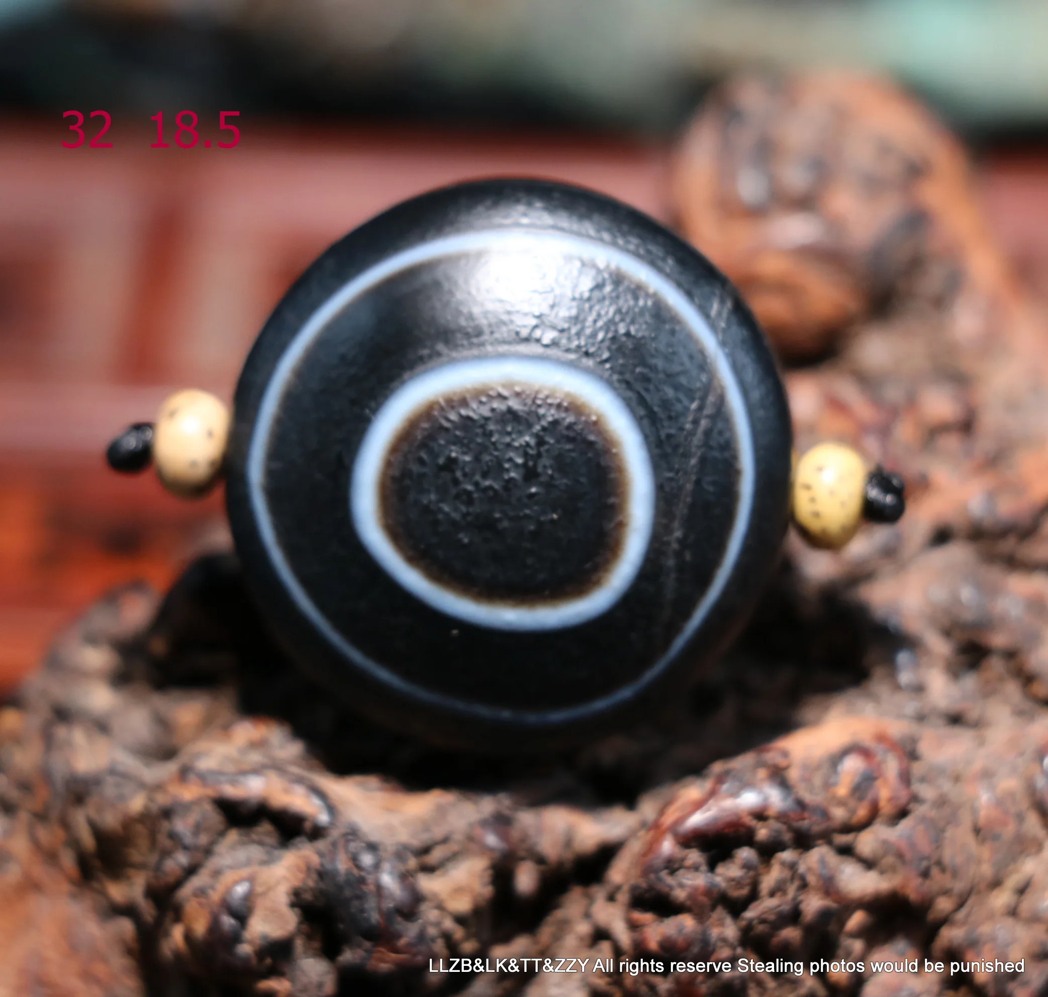 

Уникальный стиль волшебная энергия Тибетский Старый Агат Монета Форма Коза глаз бусины дзи амулет кулон Talisman UPD221011A47