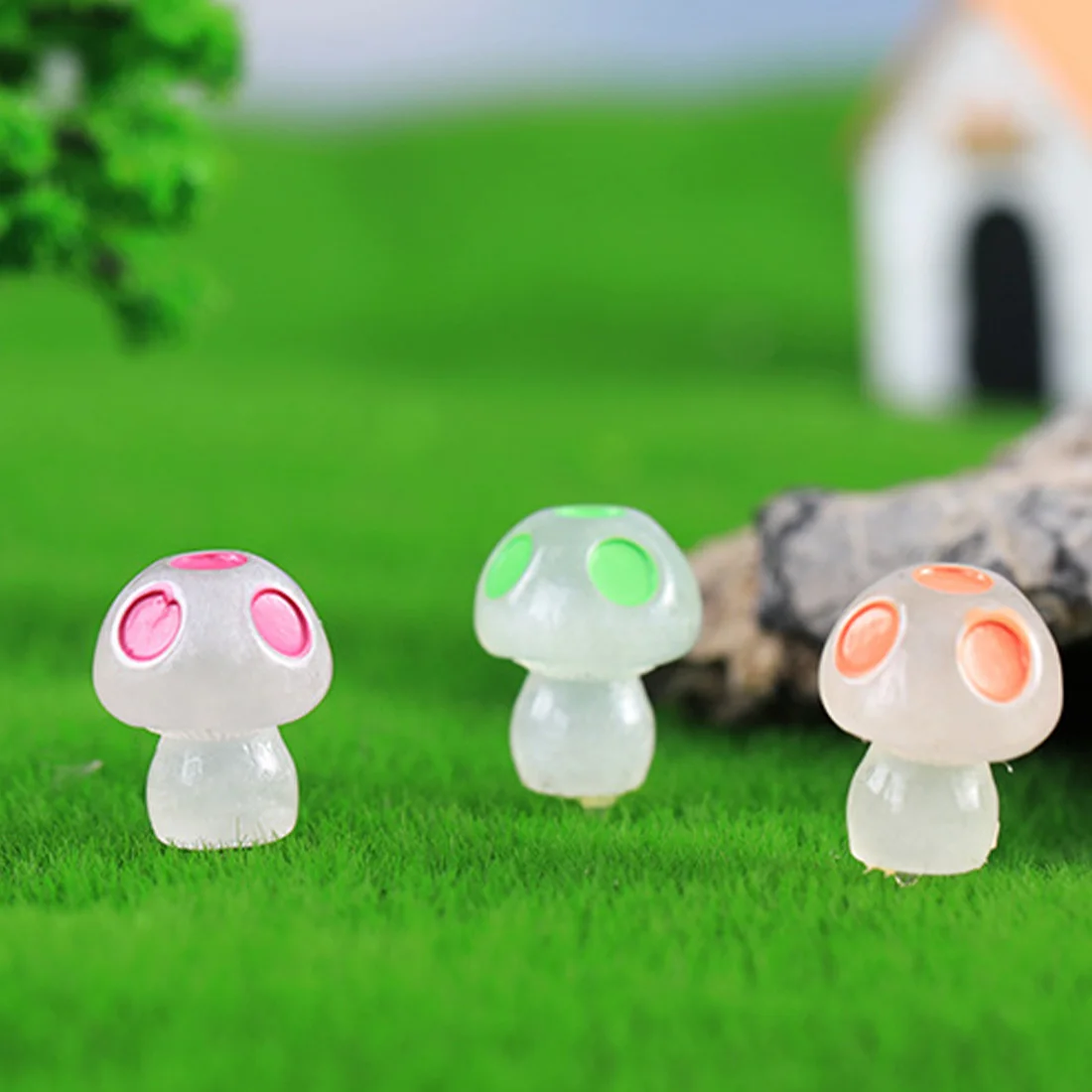 

1PCS Colorful Glowing Tiny Mushrooms Mini Figurines Miniature Mushroom Statue Decor For Glowing In The Dark Ornament