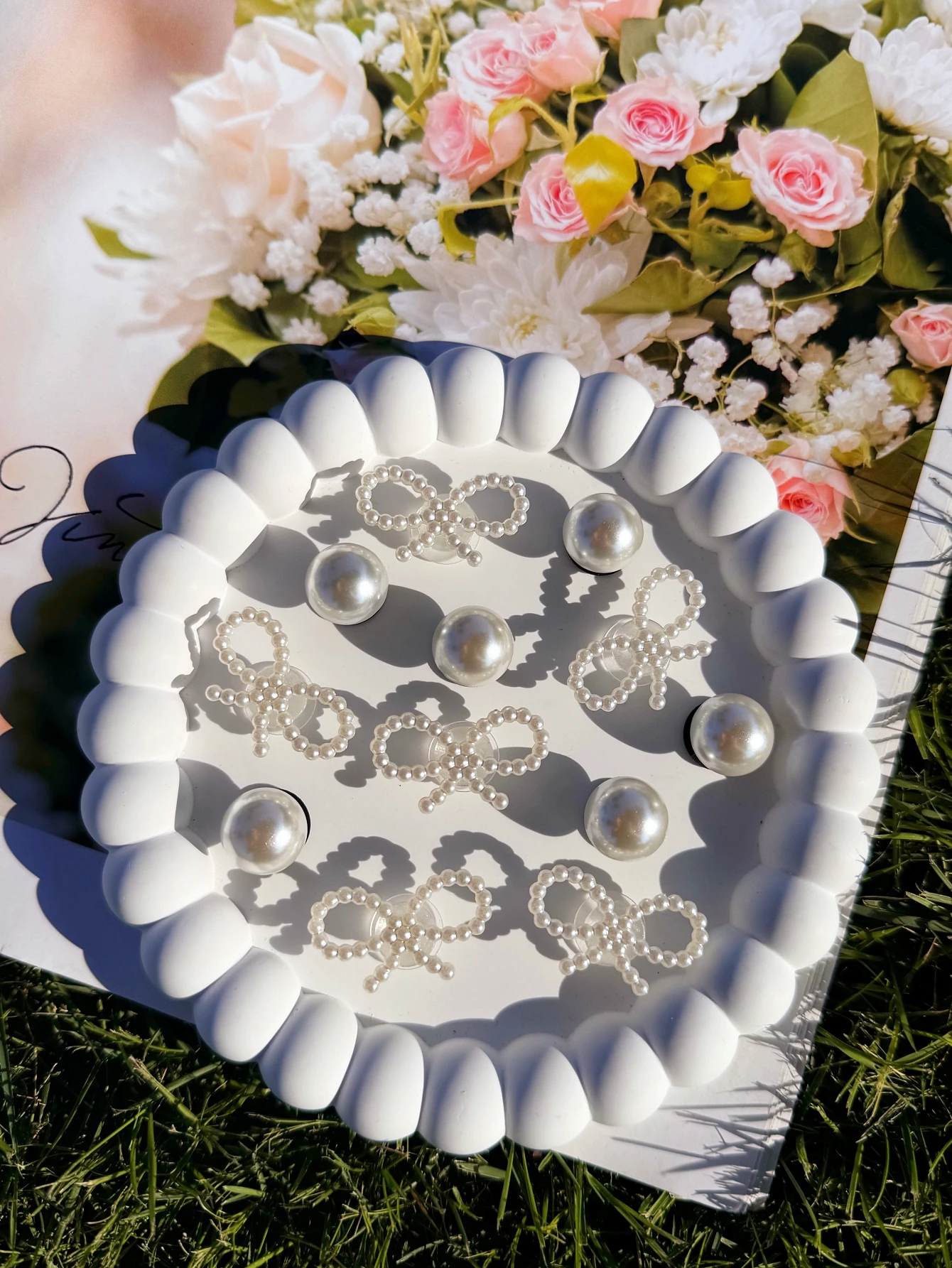รูปสินค้า โบว์มุก DIY ตกแต่งรองเท้า 12 ชิ้น สีขาว สวยใส