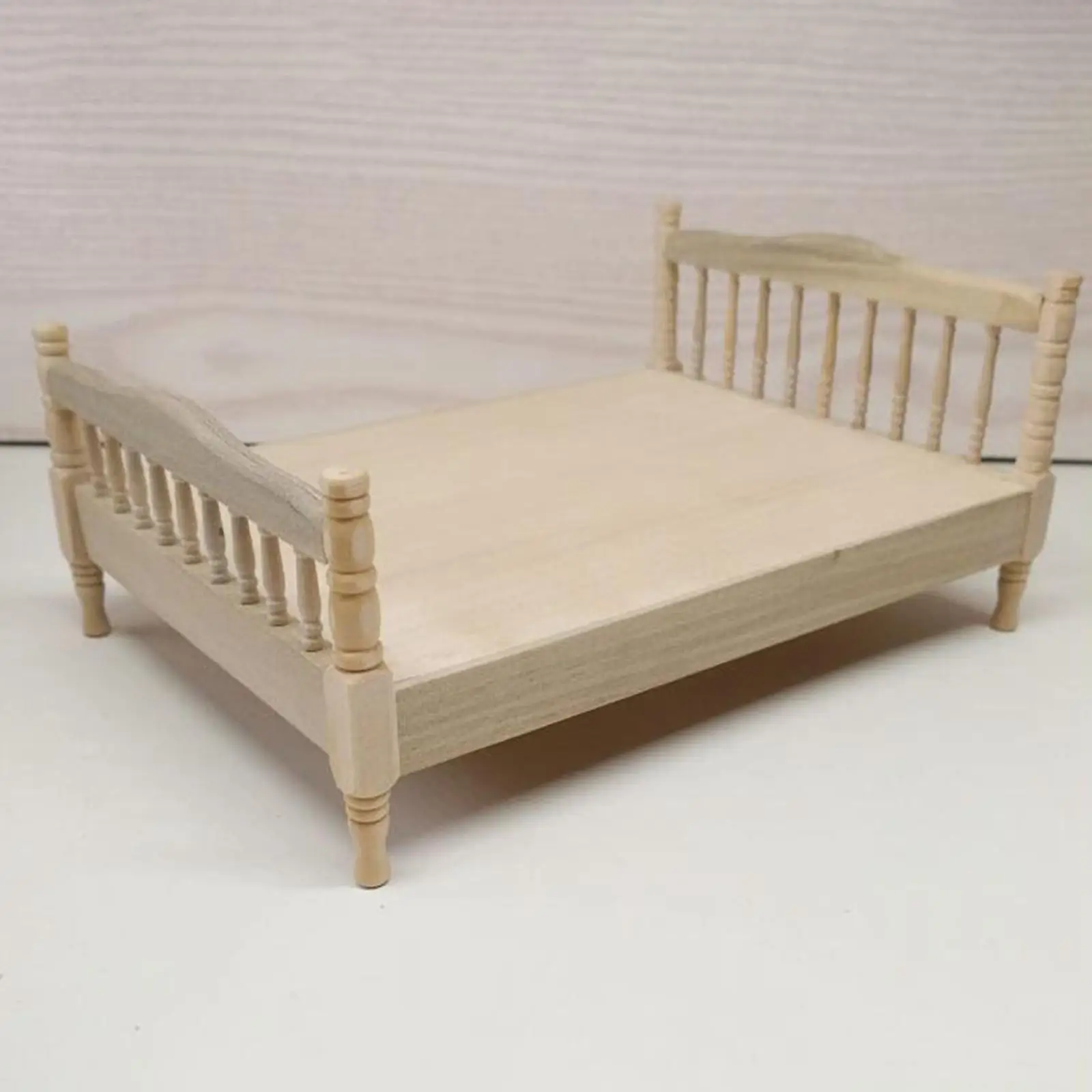 

1/12 Dollhouse Bed Scenes Pretend Play Realistic Wooden Mini Bed for DIY Scenery Sand Table DIY Projects Model Train Decoration