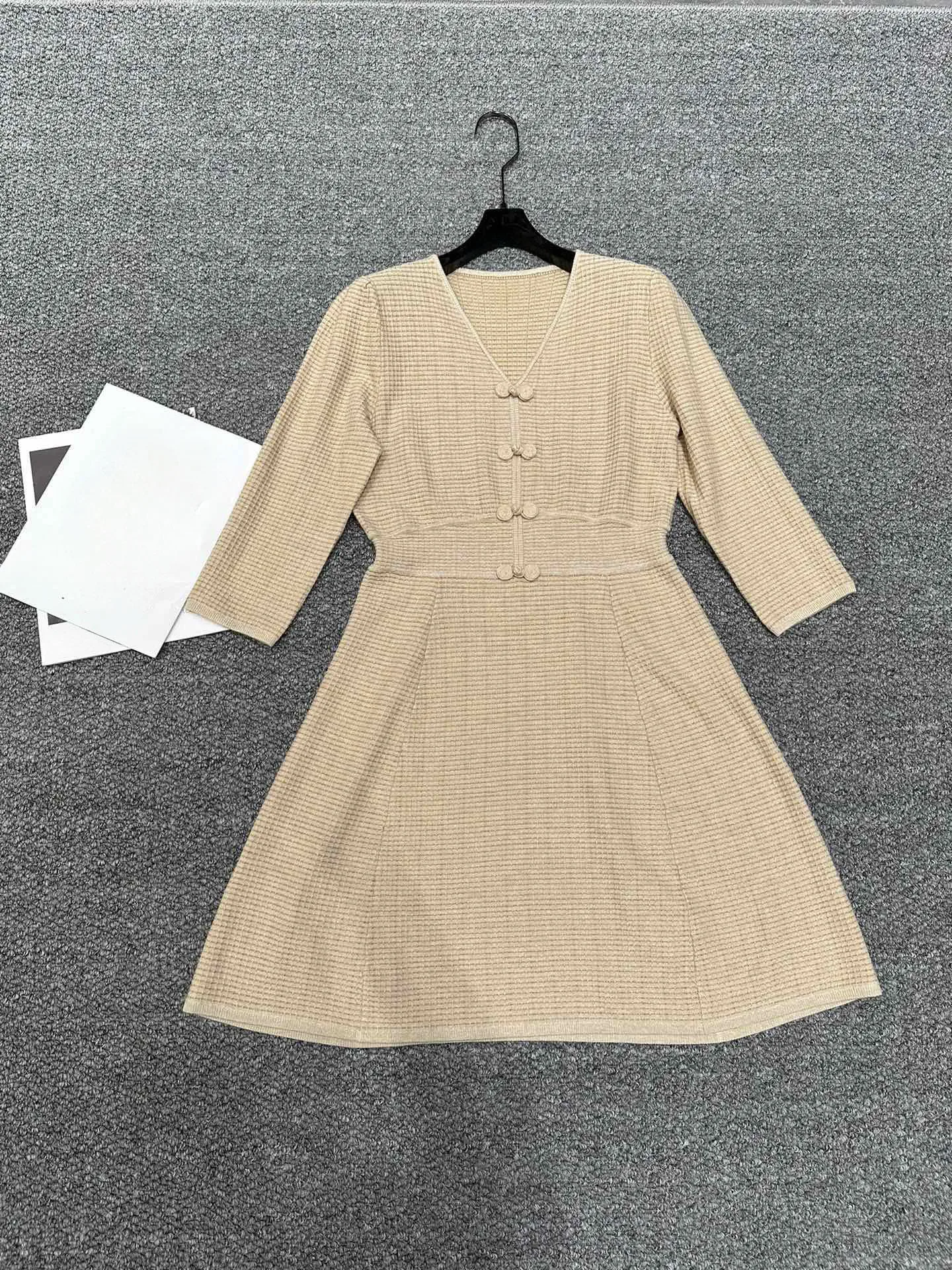 

2023 Women's Clothing Early autumn new V-neck nine-quarter sleeve dress waist-fitting fashion dress 0919