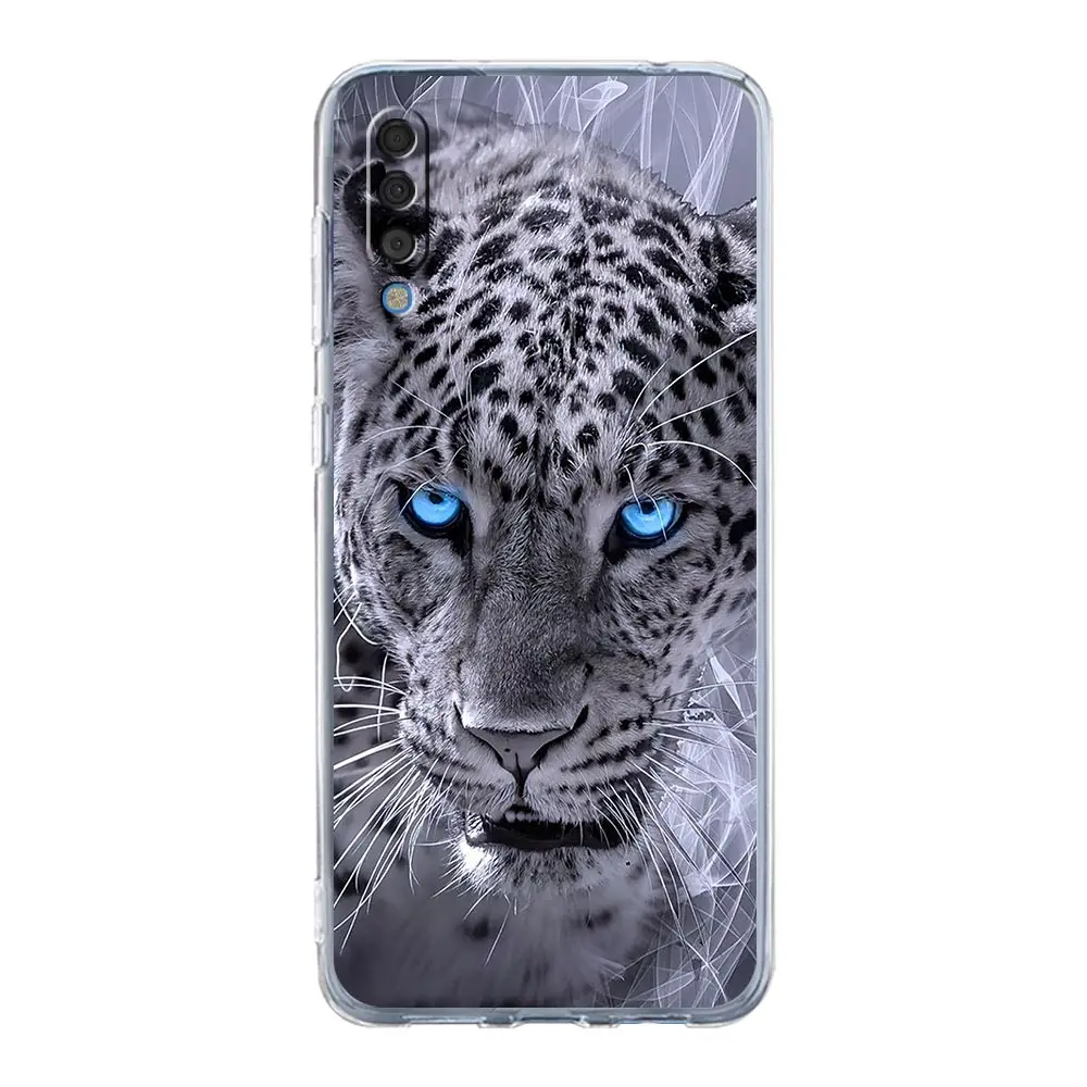 Animal-Themed Phone Case with Tiger, Wolf, and Lion Design
