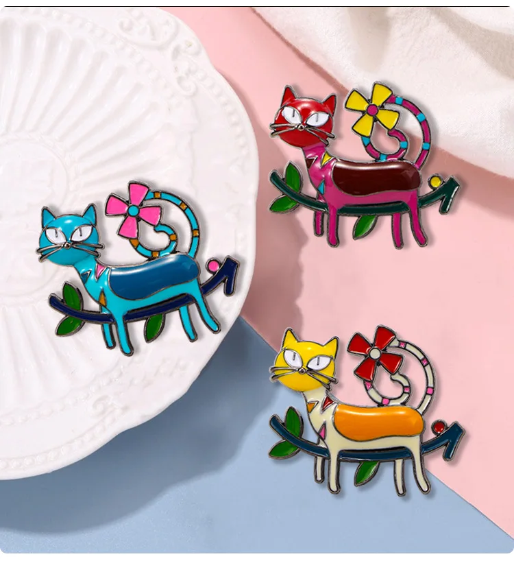 Charming Cat Shaped Vintage Brooch for Women