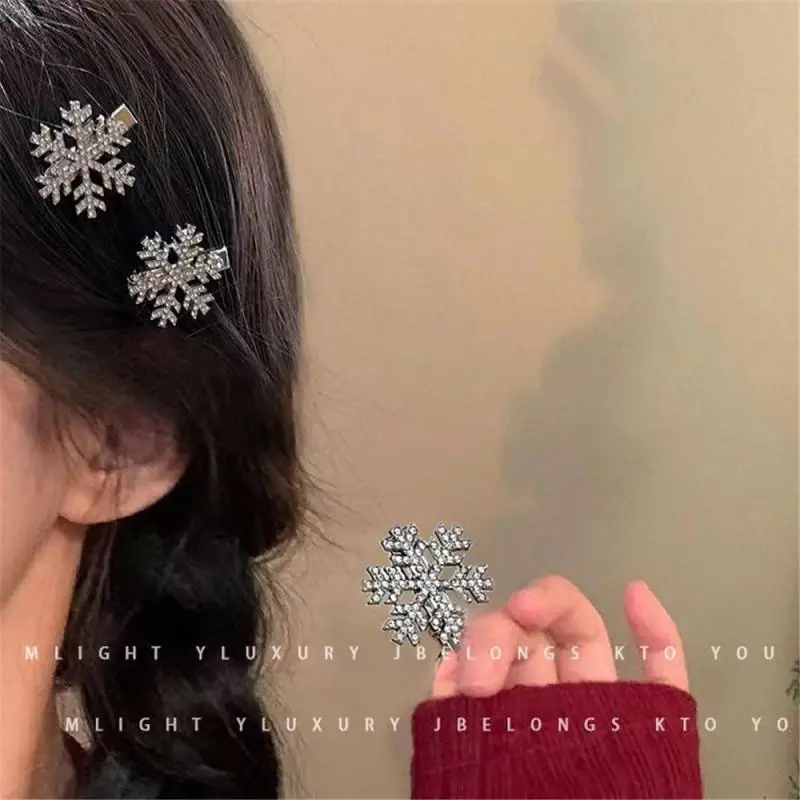Snowflake Pearl Hair Clip Winter Girls Small Sweet Bobby Pins Women Fashion Retro Flower Hairside Headwear Accessories