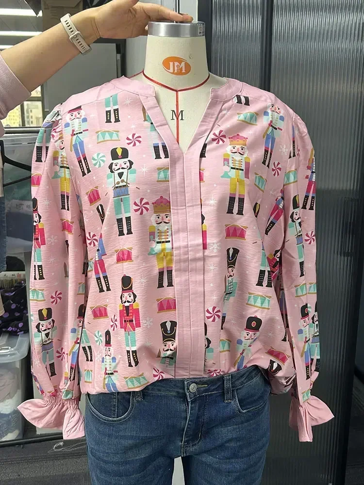 

Christmas Nutcracker Print T-shirt, Short Sleeve Crew Neck Casual Top Nutcracker Print V-neck Puff Sleeve Tops