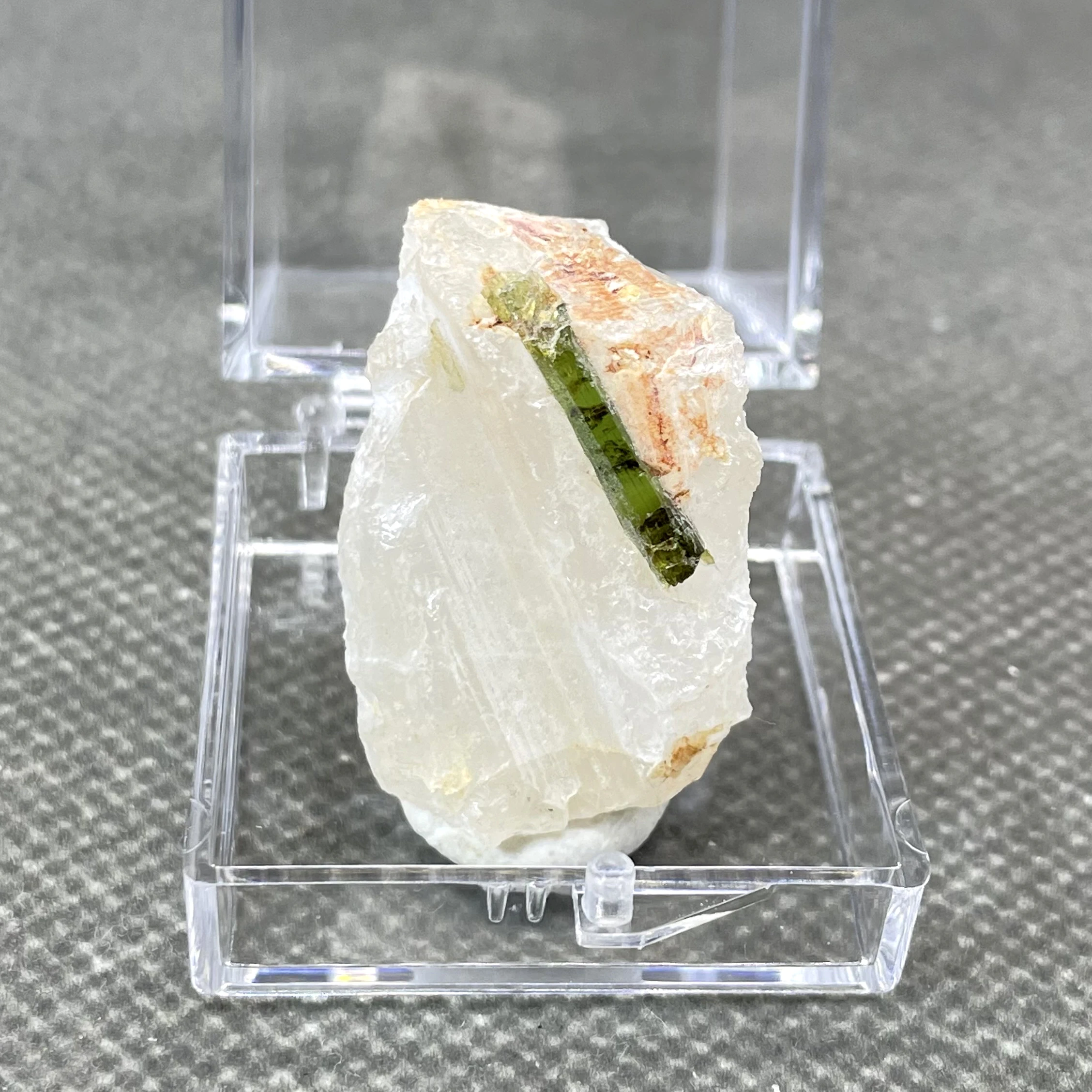Natural green tourmaline pillars mineral specimens + box size 3.4cm + healing quartz crystals and stones rock gemstone 5