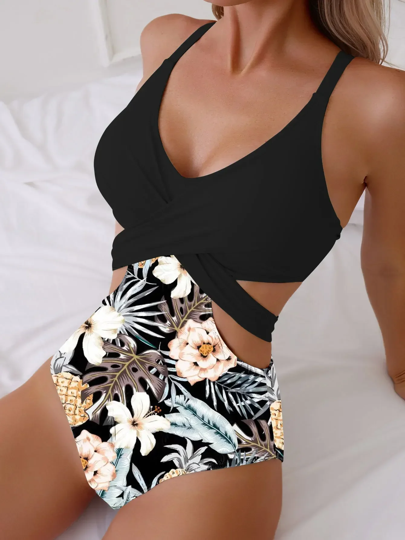 

Summer Sexy One Piece Swimsuit Women Black Swimwear Hollow Out Bathing Suit Female Beach Bathing Suit Pool Party Bikini Suit
