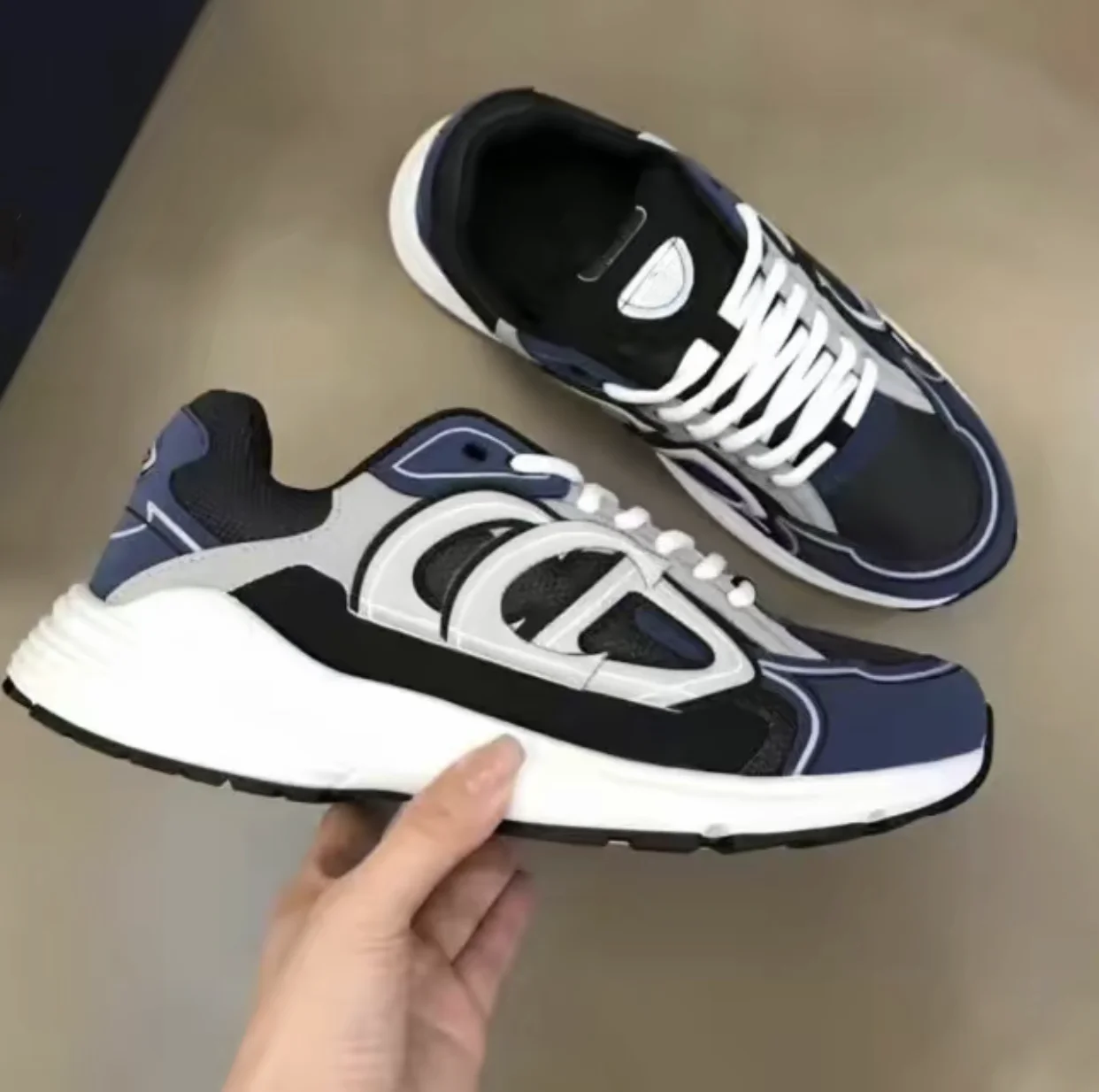 2024 Luxury Quality Casual Sneakers Lace-up Round Toe Running Shoes Leather Suede Patchwork Flat Shoes Fashion B30 Sneakers