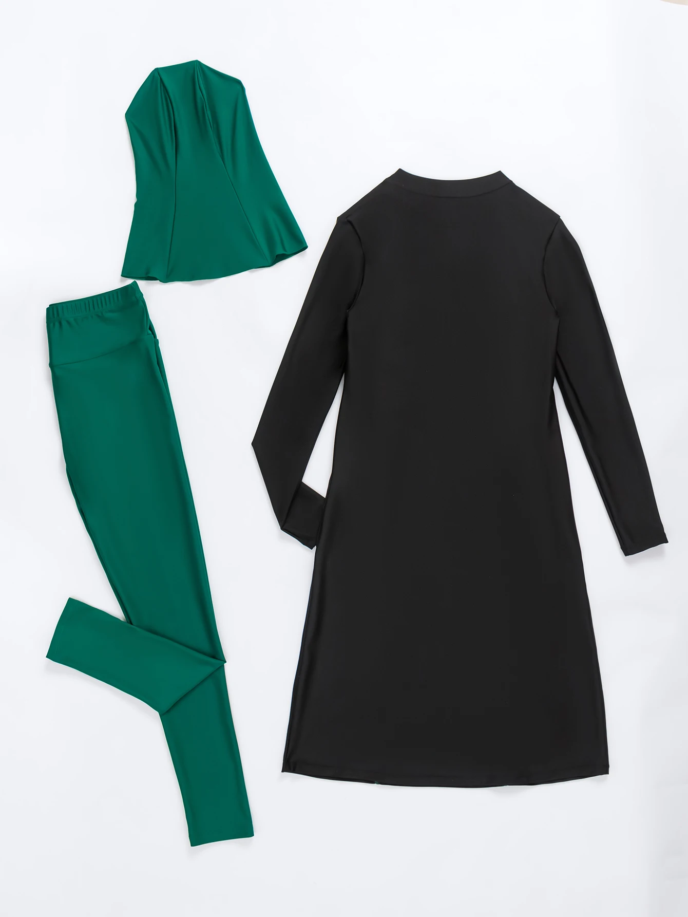 Detail of zipper connecting swim leggings to tunic for security in water