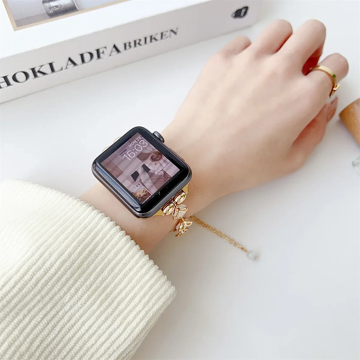 Bracelet de montre pour iWatch 42/44/45/46/49 mm 38/40/41 mm Bracelet de montre tendance en métal pour montres de la série Ultra2 Série 10/9/8/7/6/5/4/3/2/1_voghion.com