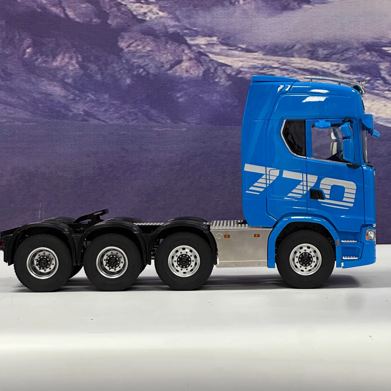 Tracteur RC 8x8 1/14 avec éclairage et son, camion télécommandé