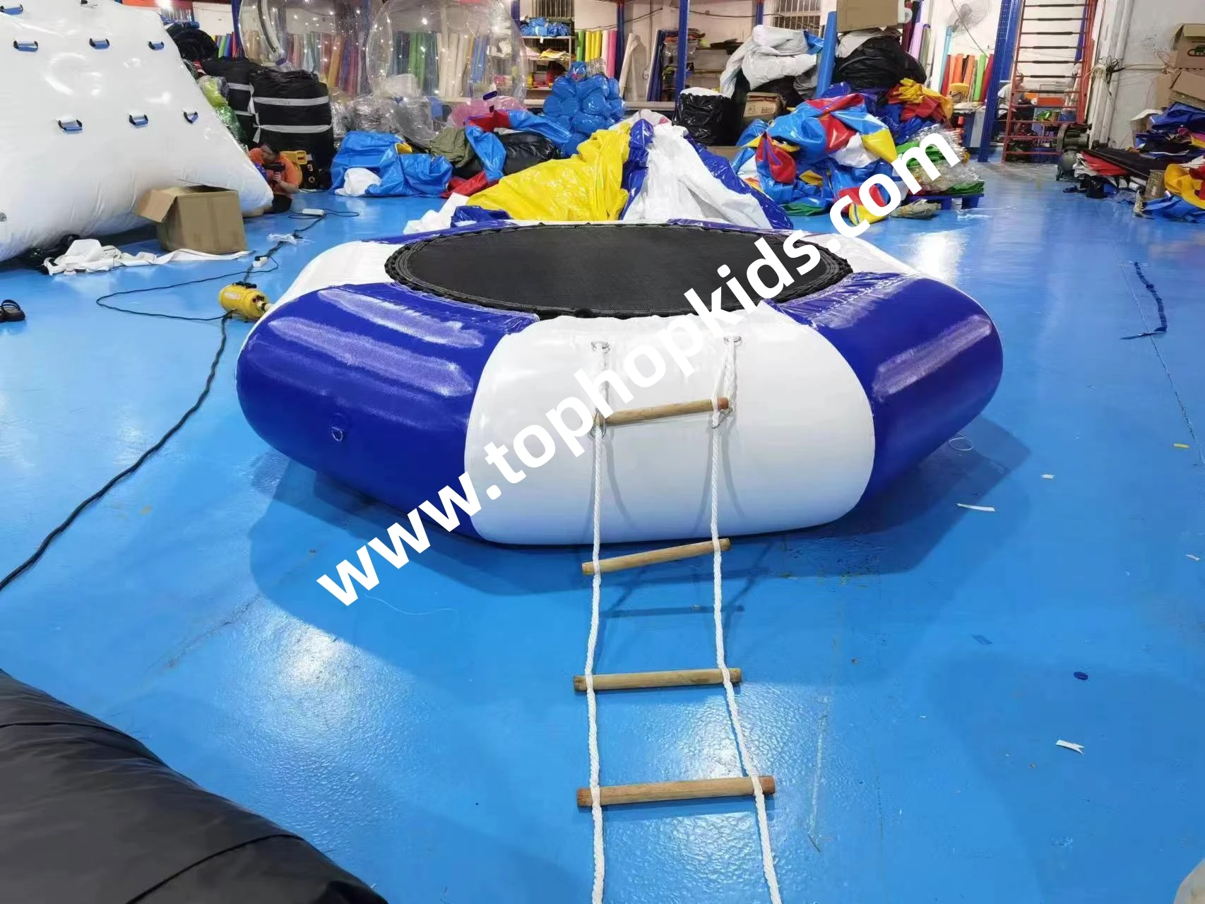 Inflatablewatertrampolineinflatablewaterbedforinflatablewaterplayequipmentforsale.jpg