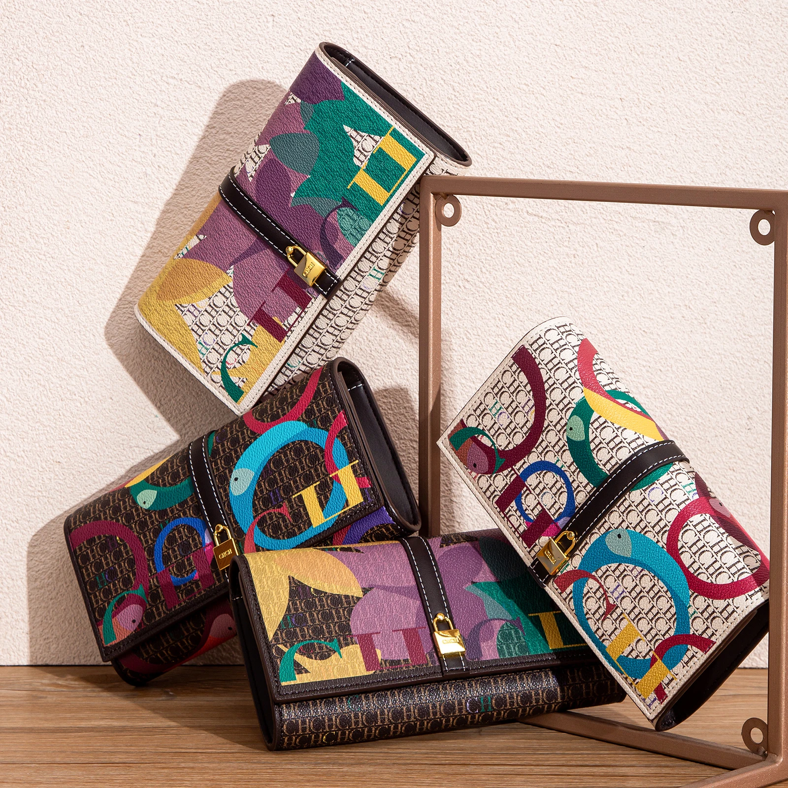 حقيبة CHCH الصيفية الجديدة: حقيبة كروسبودي صغيرة ب...