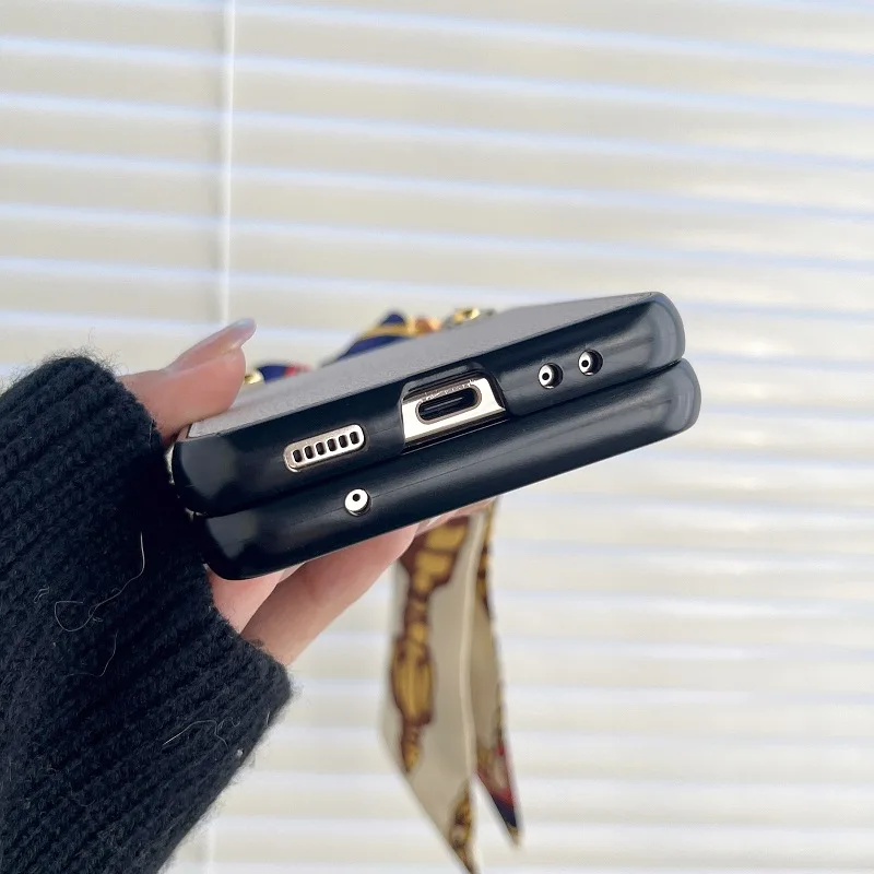 Hülle mit Gürtelschlaufen für Samsung Galaxy Z Flip 6 Z Flip 5 Z Flip 4 3 2 1 Hülle Stoßfeste Schale für Flip 2 Rückseite_voghion.com