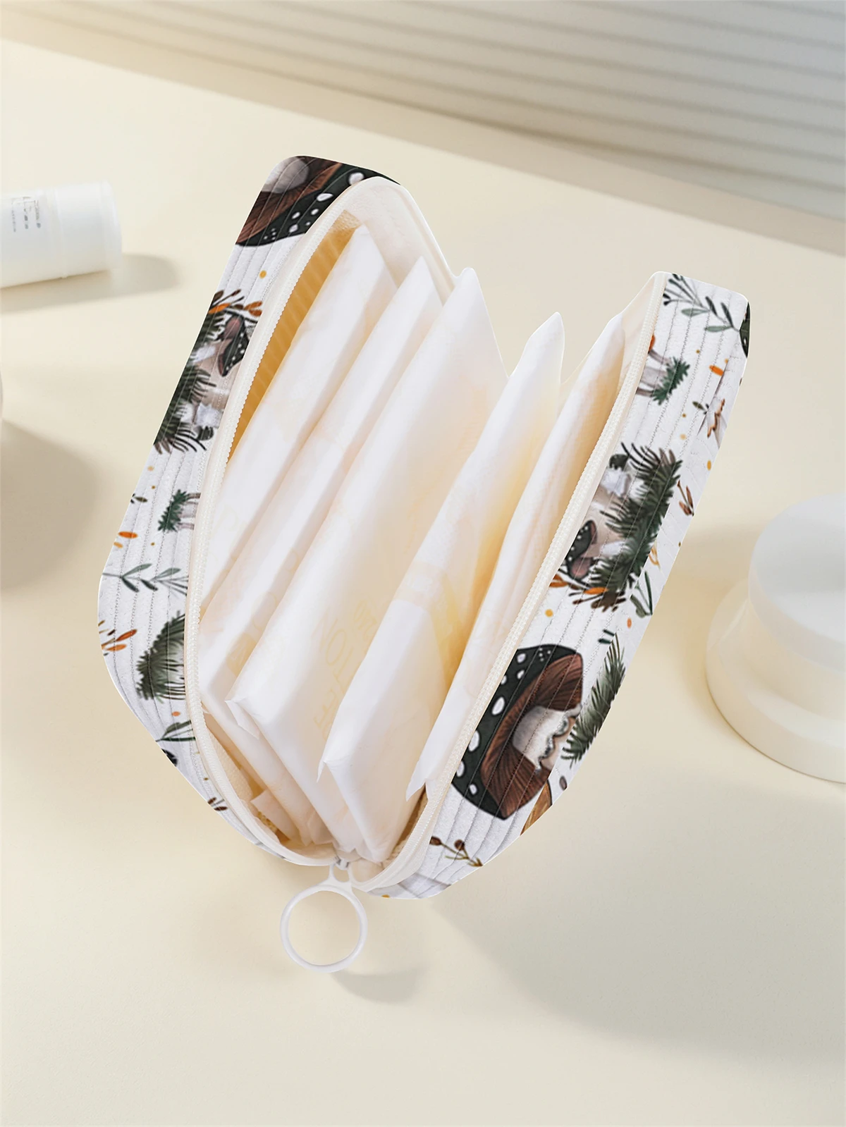 Mushroom pattern printed sanitary napkin storage bag, women's lightweight tissue bag, sanitary tissue bag