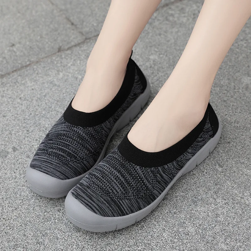 

Big Size 35-43 Women's Casual Sneakers Slip on Trainers Middle-aged Breathable Air Mesh Lightweight Comfortable Walking Shoes