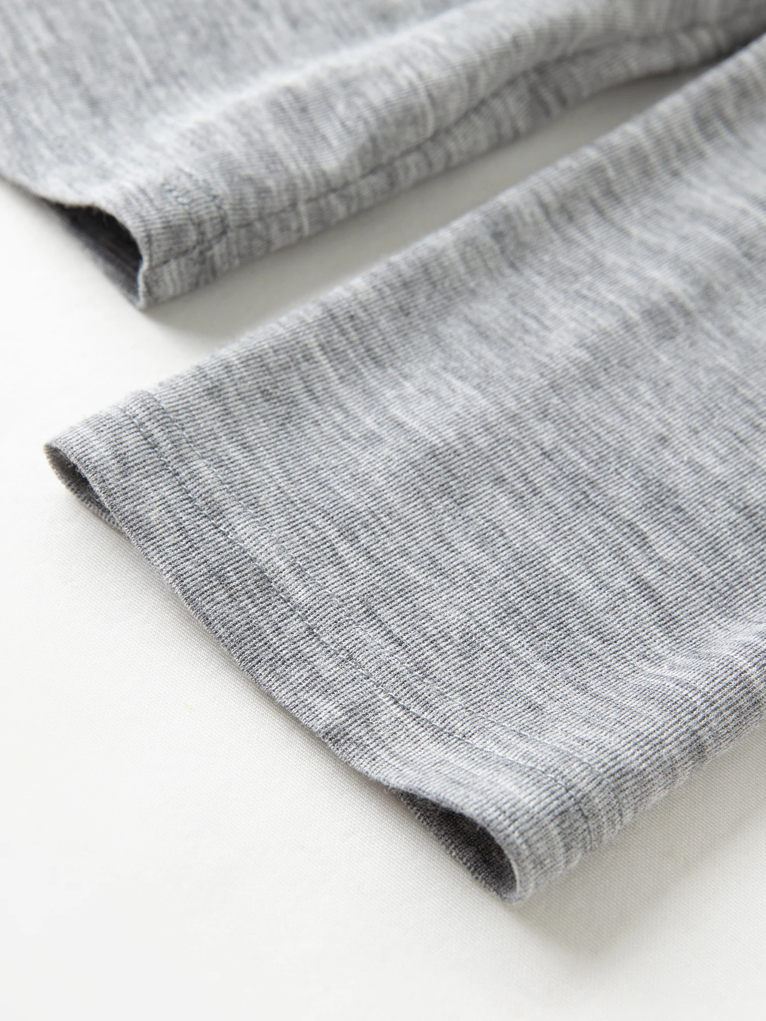 DUSHU المرأة الأخضر والرمادي المتناقضة اللون الطبقات قطعتين متماسكة تي شيرت ربيع 2026 جديد وصول موضة بلوزات طويلة الأكمام