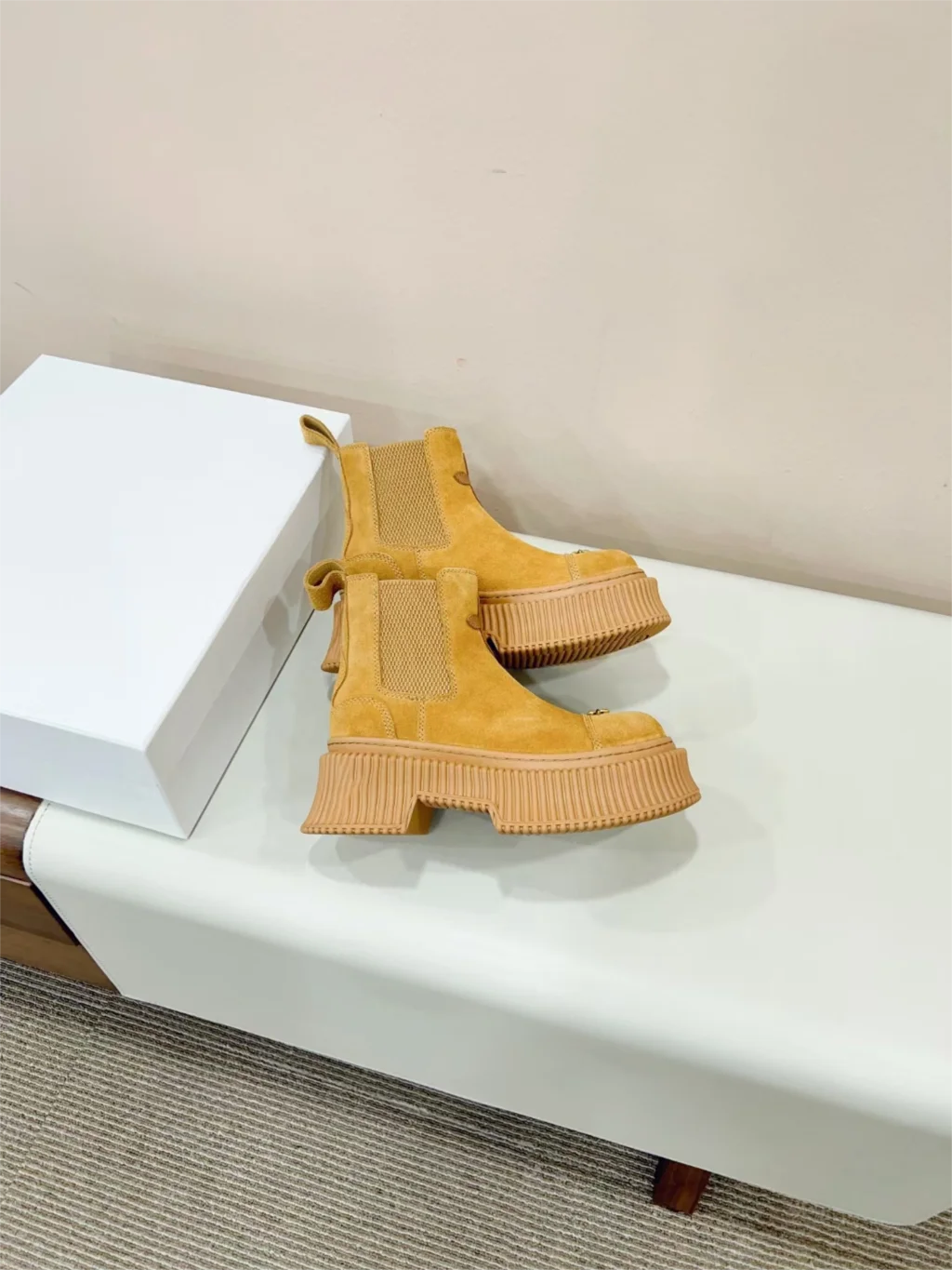 

2023 Women's height-raising fashion boots