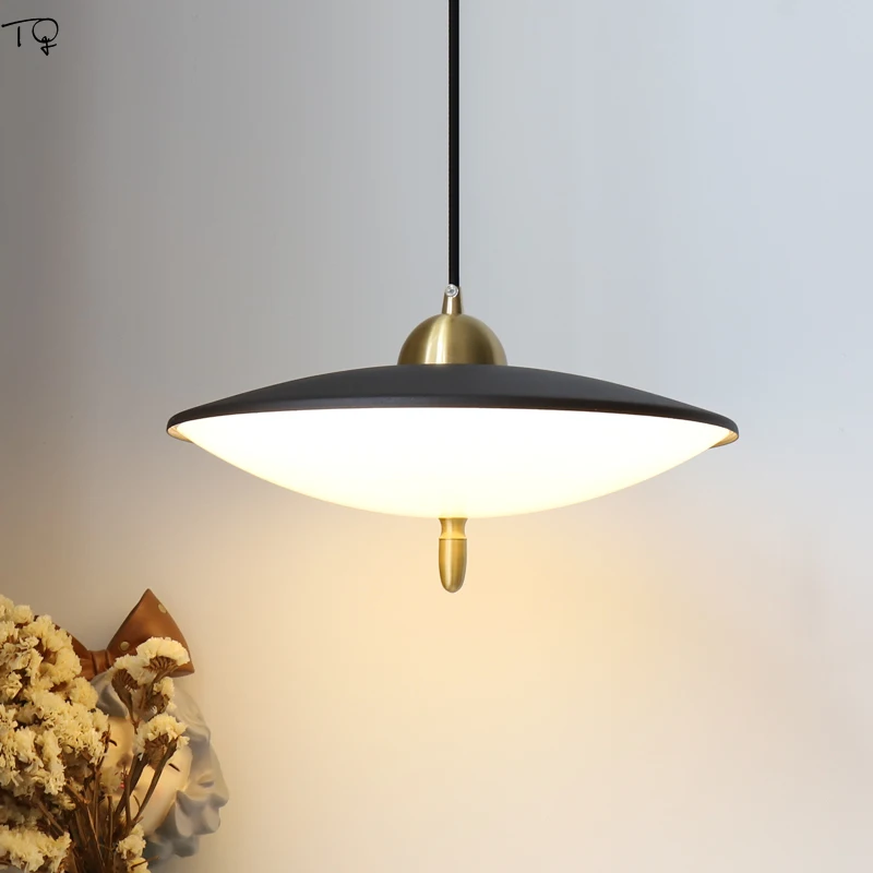 

Дизайнерский минималистичный подвесной светильник в виде летающей тарелки, золотой/черный декоративный подвесной светильник для ресторана, гостиной/столовой, кухни, бара