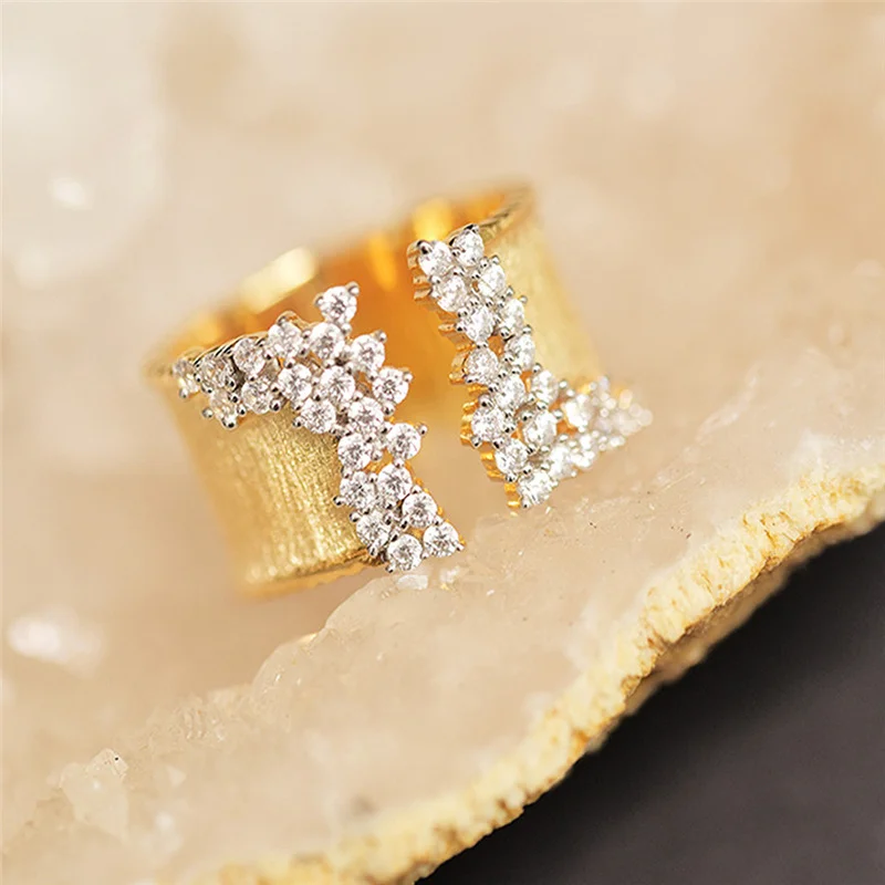 2023 New Fashion Women\'s Finger Ring with CZ Stone Wiredrawing Effect Gold Color Statement Rings Luxury Female Jewelry Party