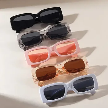 Occhiali da sole da donna alla moda quadrati vintage da 5 pezzi Occhiali decorativi classici da viaggio in spiaggia per le vacanze quotidiane da uomo 1