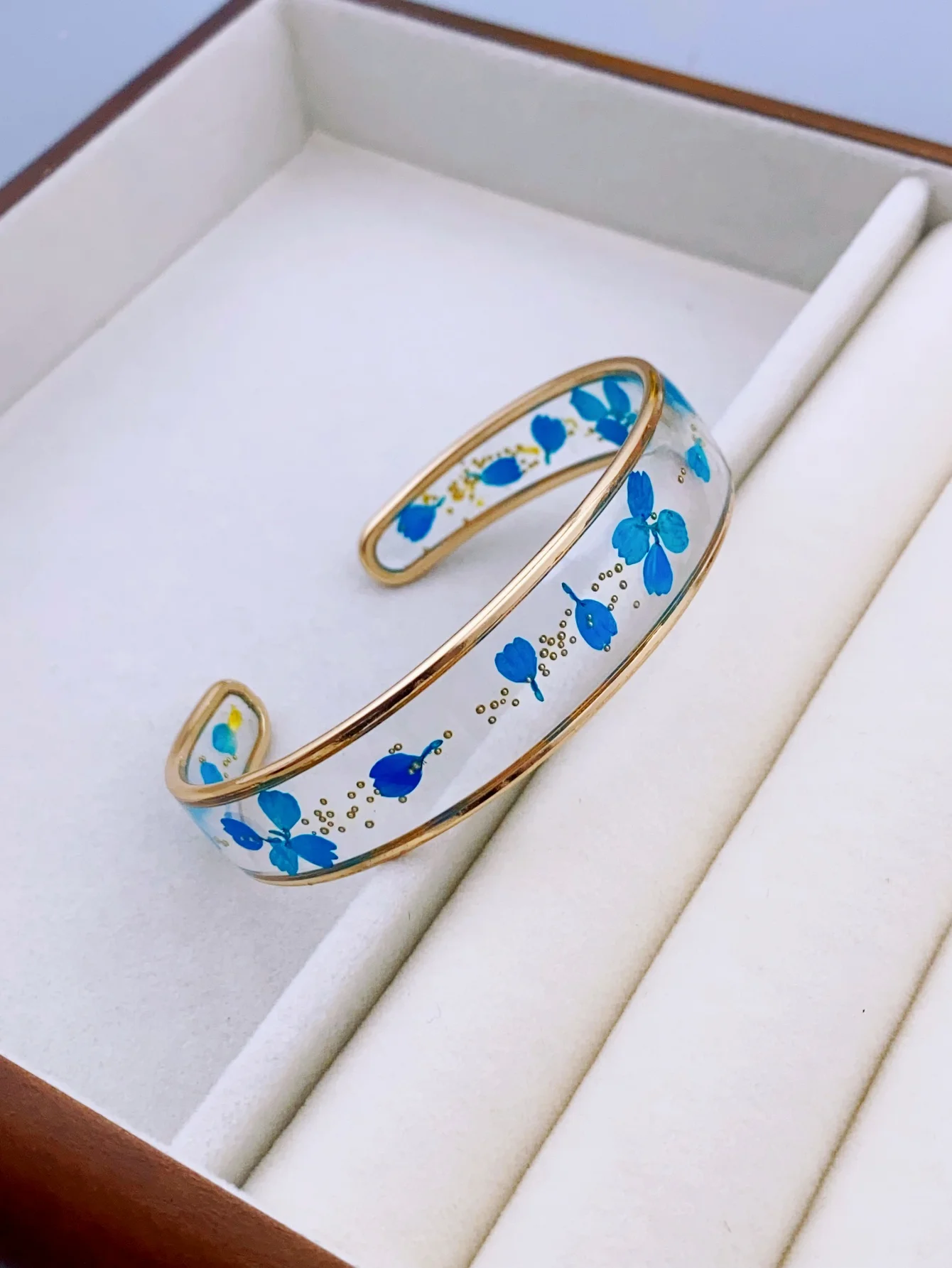 Fashionable Resin Bracelet with Real Flowers for Women, Perfect for Everyday Wear jewelry for women 2