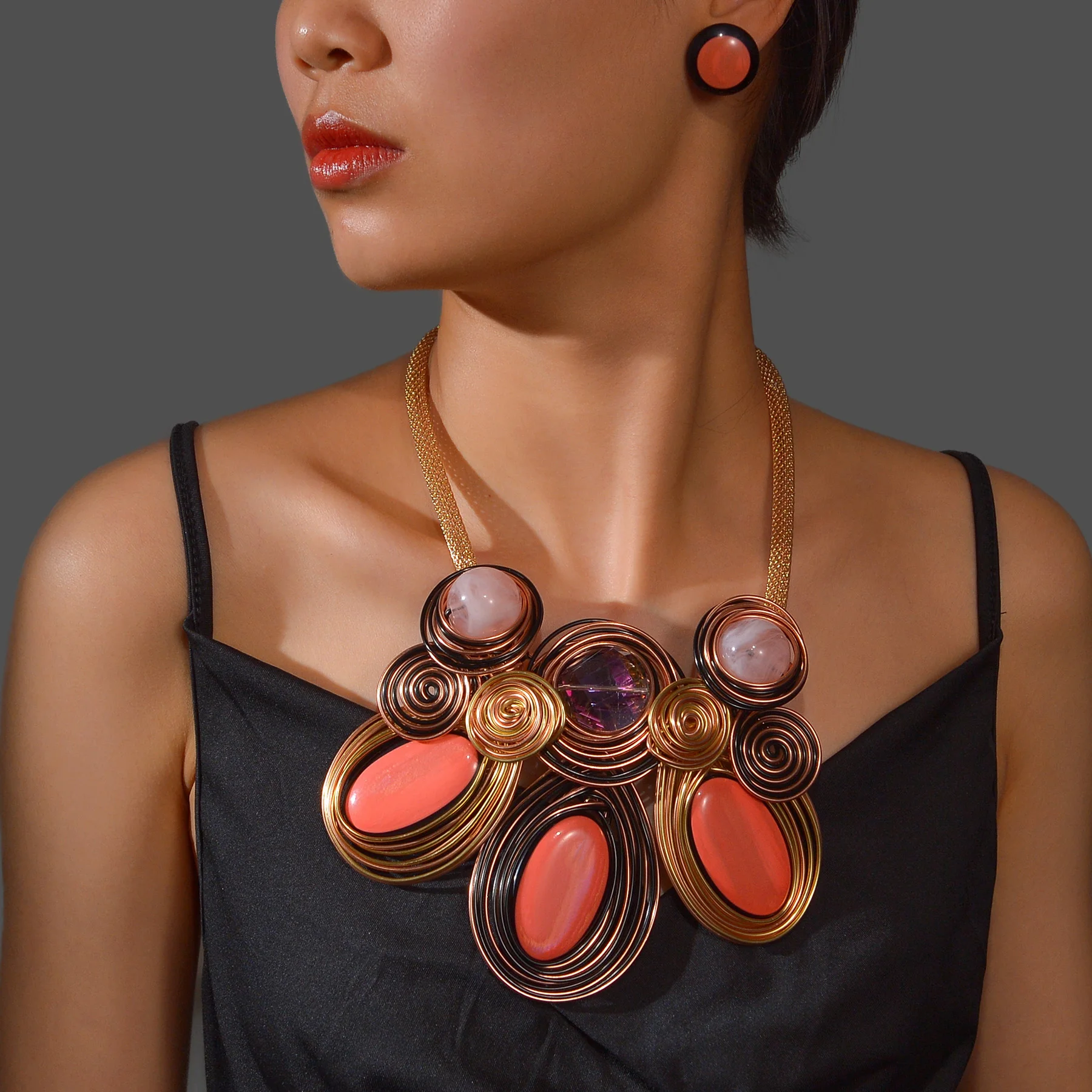New Fashion Jewelry Set for Women Personality Exaggeration Handmade Aluminum Wire Woven Crystal Bead Necklace and Earrings