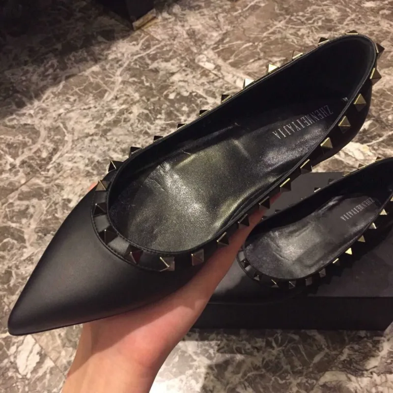 

New 2023 Pointed Toe Women Flat Shoes Spring Autumn Rivets Classic Ladie Flats Black All Match Soft Boat Shoes Loafers