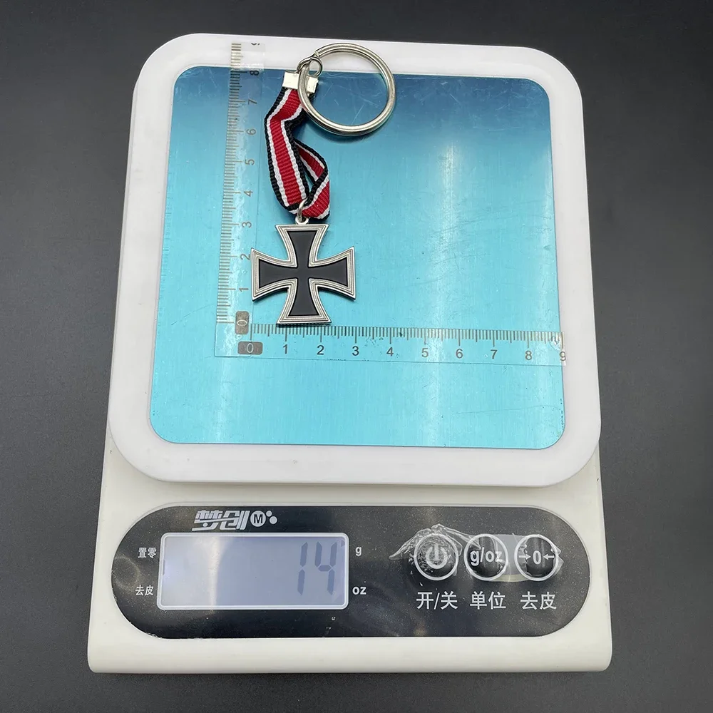 German Badge Key Chain Iron Cross Key Ring Decorative Commemorative Medal medal badge cartoon keychain