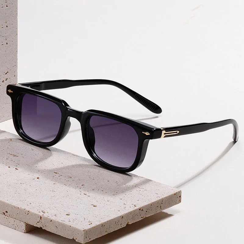 

Black Square Luxury Sunglasses Women High Quality Vintage Rivets Men Outdoor Sunscreen Shades UV400 Trending Sun Glasses