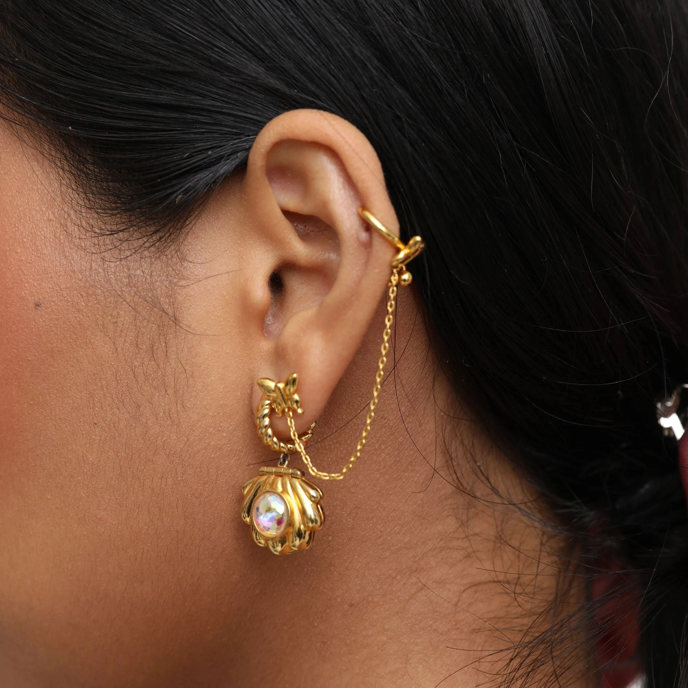 18K Gold Plated Twist Mini Circle Round Huggie Ear Hoops Openable Scallop Shell Crystal Drop Earrings Unique Jewelry 2026 Серьги