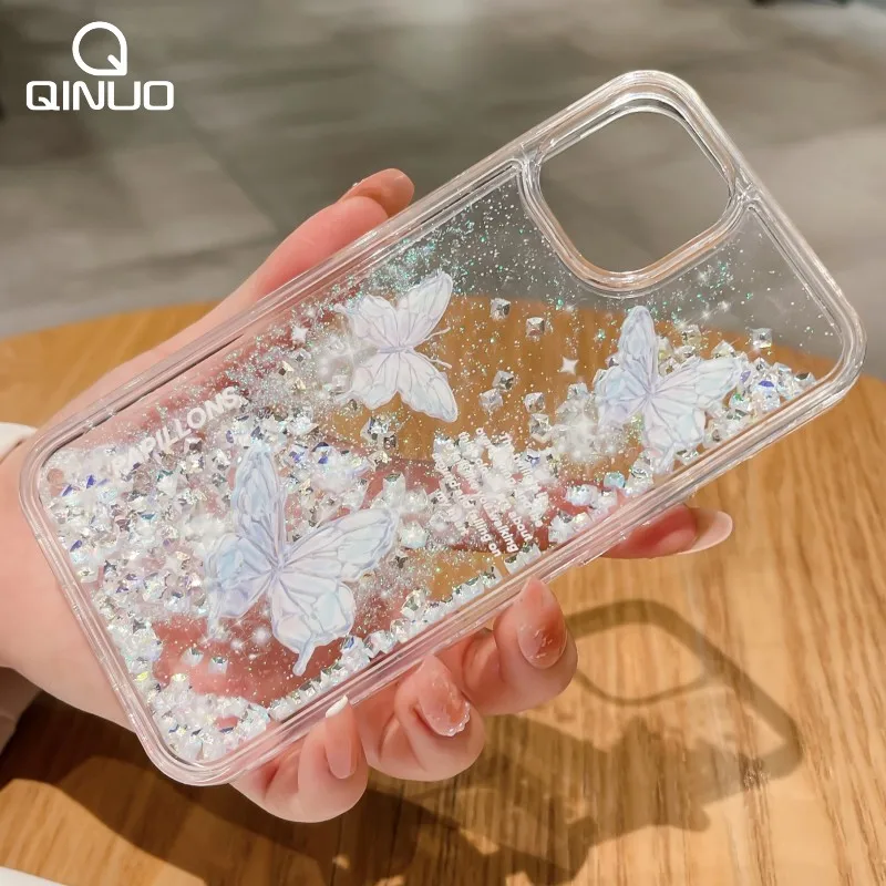 高級感あふれる蝶デザインスマホケース – ゴールドの輝きと水面エフェクト 高級感あふれる蝶デザインスマホケース ? ゴールドの輝きと水面