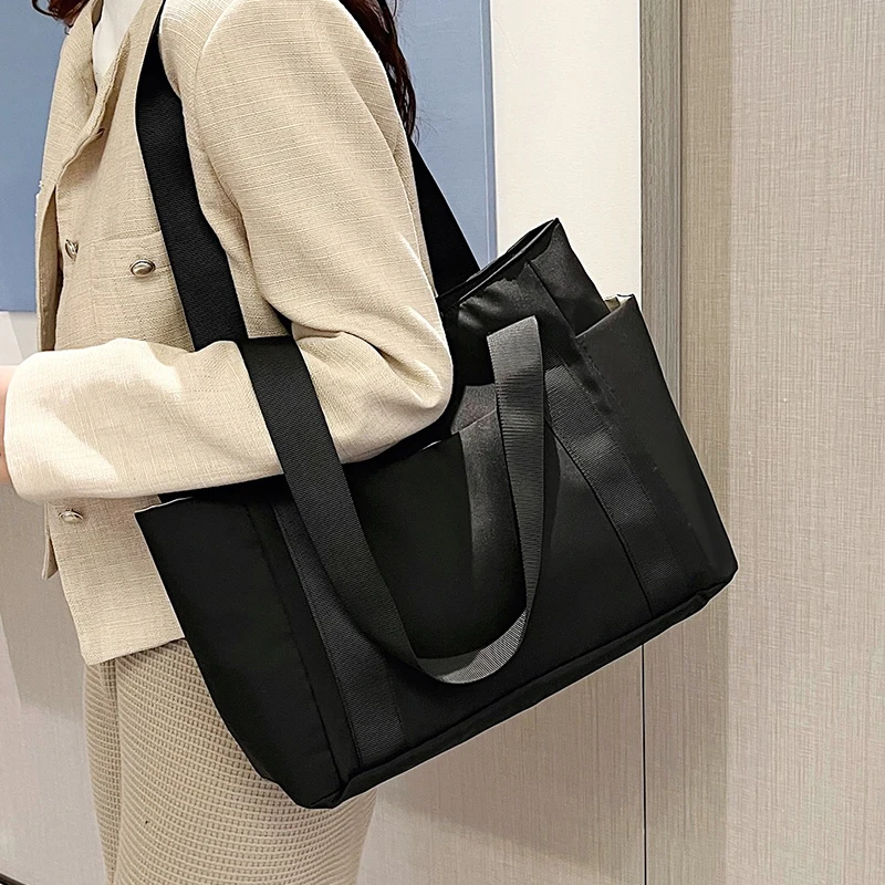 Ladies' large capacity handbag, lightweight, with safety zipper, perfect for work, travel, beach and gym