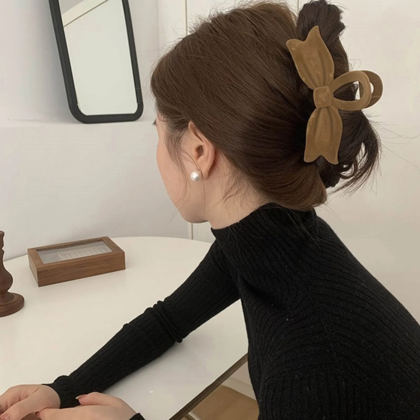 1PC Black Velvet Bow Hair Claw, Elegant Large Hair Clip, Stylish Hair Accessory for Women