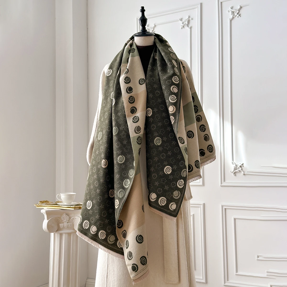 New 2025 Luxury Autumn and Winter Cashmere Print Scarf Women Warm Pashmina Poncho Scarves Fashion Shawl Thick Foulard Bufanda