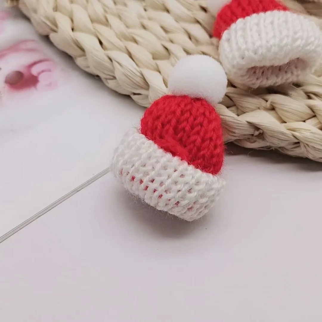 20PCS Christmas Mini Woolen Small Hat Hairpin Christmas Wine Bottle Hat Milk Tea Wine Knitted Finger DIY Decor