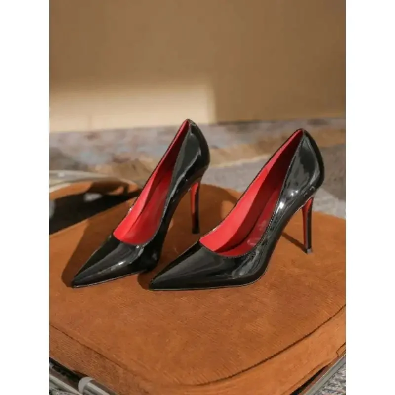 Black [choose 7cm red background and red inside]]