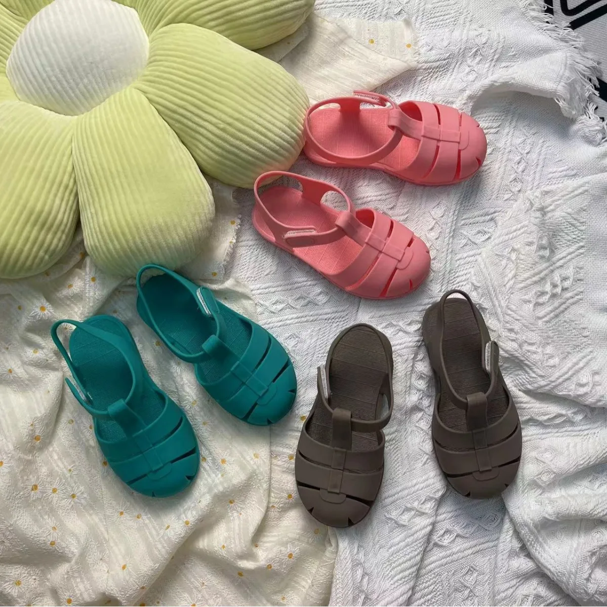 New Colorful Children Summer Jelly Shoes Kids Fashion Boy and Girl PVC Retro All Matching Sandal Roma Beach Shoes SO141