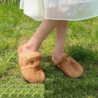 Mules et sabots pour femmes, pantoufles en fourrure de vison duveteuse avec soutien de la voûte plantaire, chaussures d'extérieur pour femmes, bout fermé, antidérapantes, sabots Comwarm pour femmes. 6