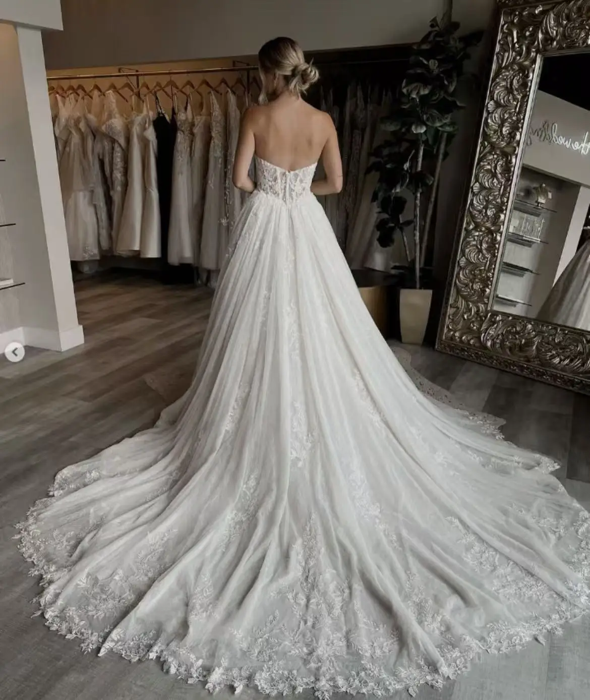Maßgeschneidertes Puffärmel-Brautkleid 2026, Elegantes Schulterfreies Hochzeitskleid, Trägerloses Tüllkleid mit Spitzenapplikationen, Vestidos De Novia – Detail 4