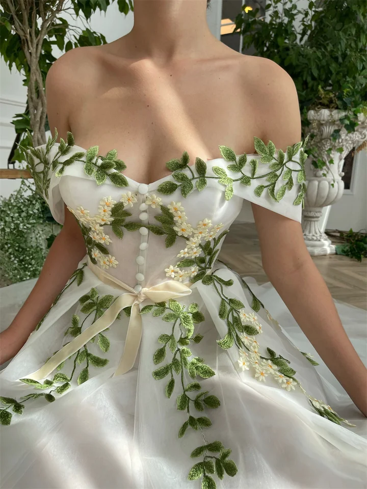 green emerald velvet dress Chic A-line Straps 3D Floral Lace Long Prom Dresses With Embroidery Bu