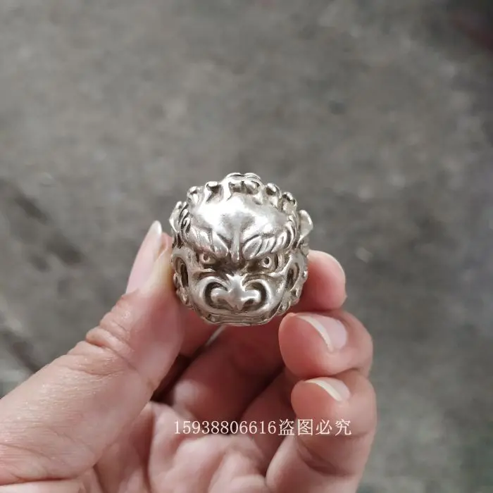 Antique bronze collection  old silver Tibetan silver Miao silvery white copper animal head lion head ring ring finger old goods