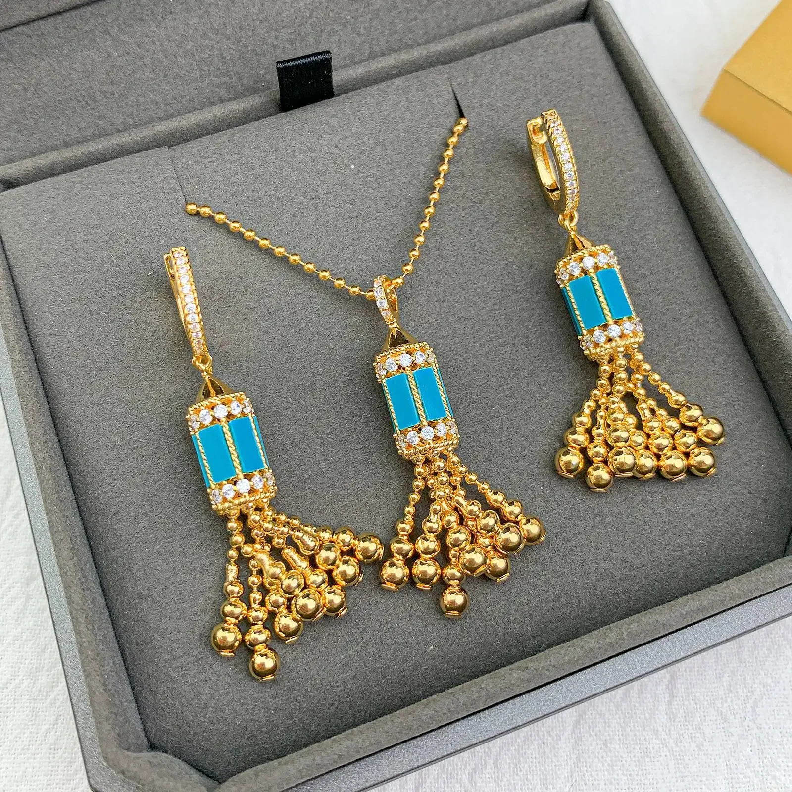 

New Vintage Fashion Gold Plated Pendant Earrings Necklace Women's Jewelry