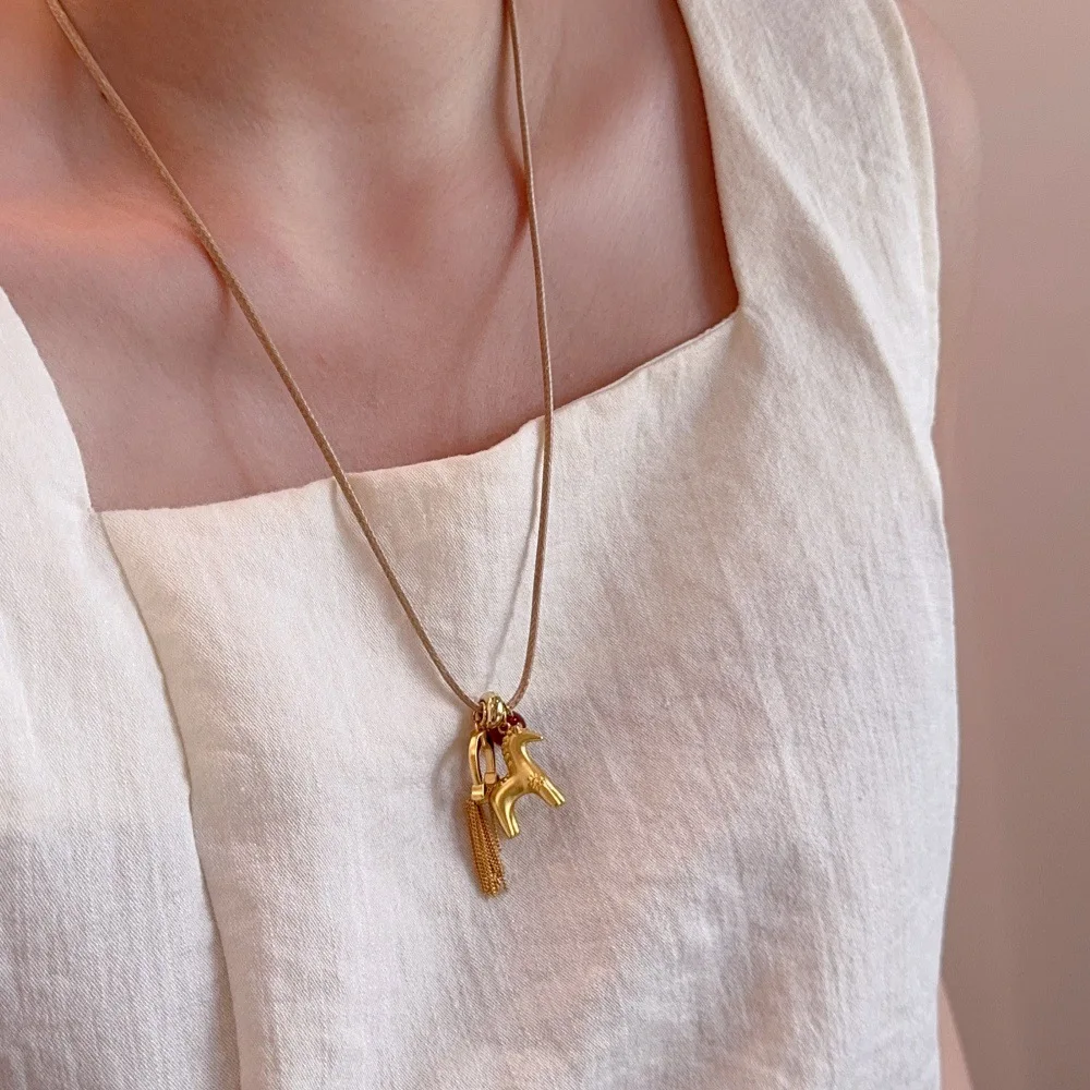 Collana con ciondolo a forma di cavallo con perline e nappa, divertente e metallica, per donne, regolabile, lunga catena in corda di cera_voghion.com