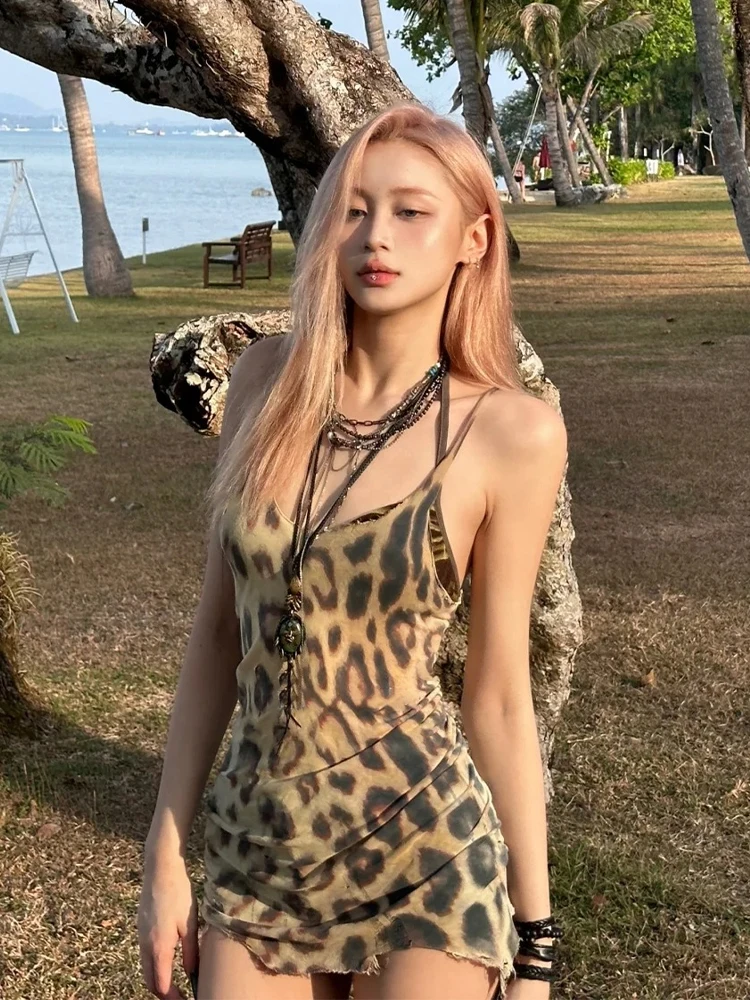 

American Spicy Girl Low Cut Leopard Print Camisole Top for Women in Summer Sexy Slim Fit and Versatile Thin Sleeveless Vest