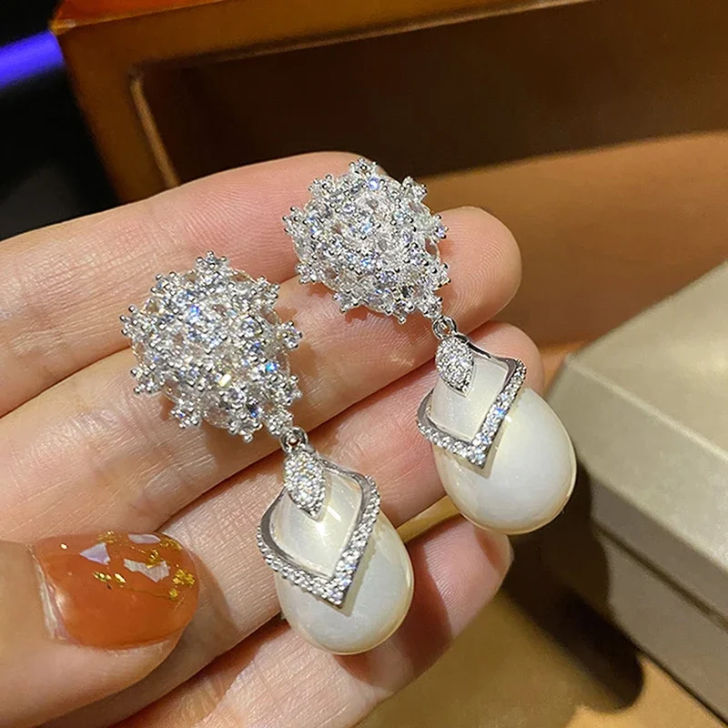 Huitan Ästhetische Frauen Simulierte Perle Hängen Ohrringe Brillante Zirkonia Hochzeit Engagement Schmuck Drop Shipping – Detail 5