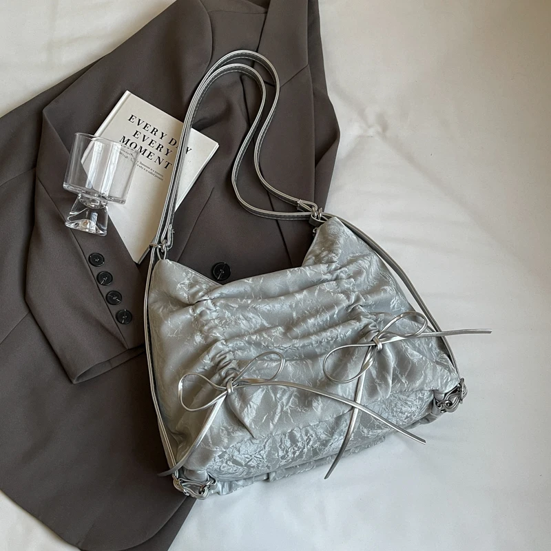 thumbnail image 1 of Bolso grande plisado retro de otoño para mujer, nueva mochila con lazo de moda 2024, bolso de mano multiusos versátil, 1 of 5
